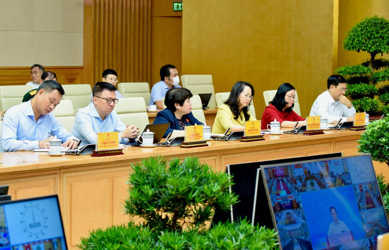 Đại diện lãnh đạo các bộ, ban, ngành Trung ương tham dự phiên họp tại điểm cầu Văn phòng Chính phủ.