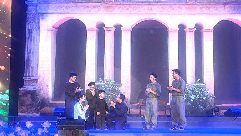 Một tiểu phẩm trong chương trình nghệ thuật chào mừng. Một tiểu phẩm trong chương trình nghệ thuật chào mừng.