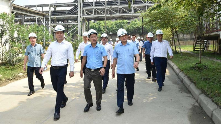 Phó Thủ tướng Lê Minh Khái kiểm tra Dự án Nhà máy sản xuất phân bón DAP-2 Lào Cai. (Ảnh: baochinhphu.vn)