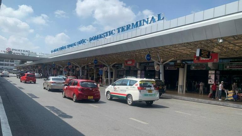 Hành khách mong muốn có đủ xe ta-xi phục vụ tại sân bay Tân Sơn Nhất và bảo đảm an toàn, văn minh, lịch sự.