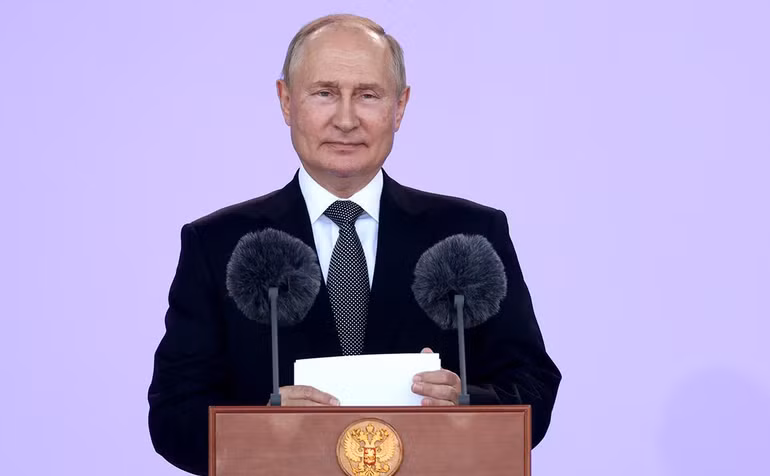 Tổng thống Nga Vladimir Putin phát biểu tại lễ khai mạc. (Ảnh: TASS)