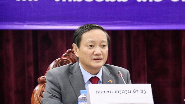 Đại sứ Việt Nam tại Lào Nguyễn Bá Hùng phát biểu tại Hội thảo. (Ảnh: Trịnh Dũng)