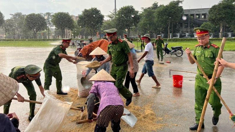 Công an giúp dân. (Ảnh: Đoàn Thanh niên Bộ Công an)