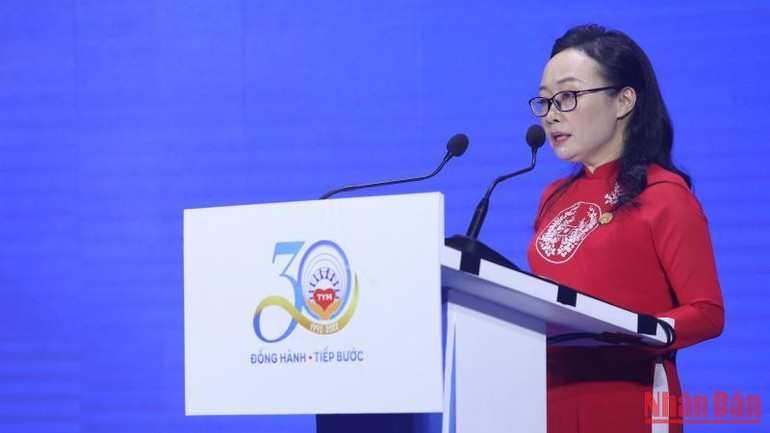 Tổng Giám đốc Phạm Thị Thùy Linh phát biểu.