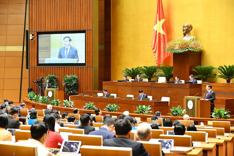 Trong bài phát biểu khai mạc, Chủ tịch Quốc hội Vương Đình Huệ nhấn mạnh: Tiếp nối và phát huy những thành công tốt đẹp của Hội nghị lần thứ 6 Ban chấp hành Trung ương khóa XIII với những quyết sách quan trọng, cụ thể hóa nhiều nội dung cốt lõi và vấn đề lớn của Nghị quyết Đại hội XIII của Đảng, Kỳ họp lần này phải thể hiện đậm nét, mang ý nghĩa lan tỏa tinh thần Hội nghị Ban Chấp hành Trung ương Đảng - như phát biểu bế mạc của đồng chí Tổng Bí thư Nguyễn Phú Trọng - gắn với những quyết sách đúng đắn, sáng suốt cả về lập pháp, giám sát tối cao và quyết định những vấn đề quan trọng của đất nước.