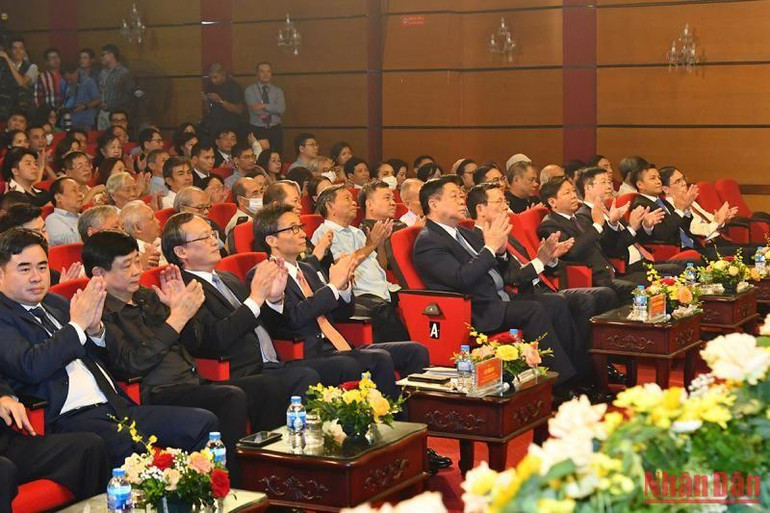 Các đại biểu tại Lễ trao Giải thưởng Sách quốc gia lần thứ V. Các đại biểu tại Lễ trao Giải thưởng Sách quốc gia lần thứ V.