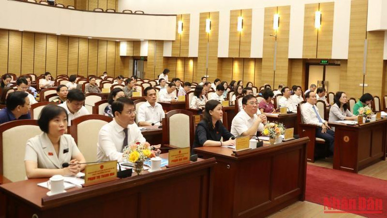 Các đại biểu tham dự hội nghị.