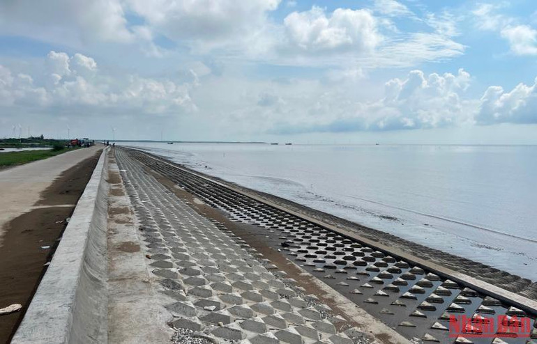 Tỉnh Bến Tre được đầu tư xây dựng bờ kè kiên cố tại khu vực bờ biển Ba Tri.