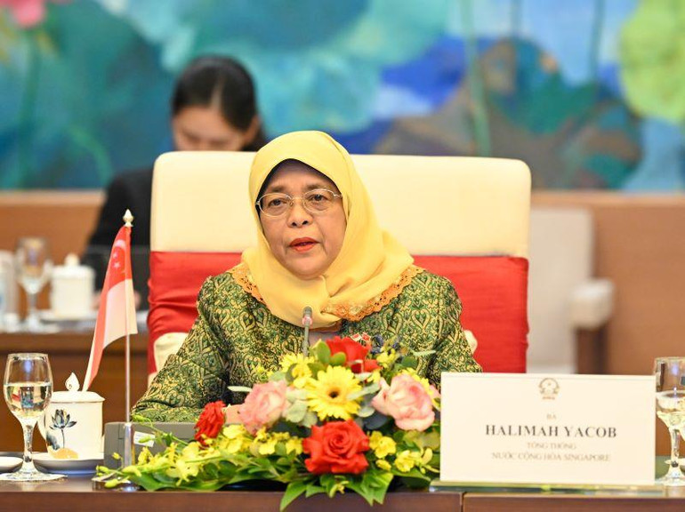 Tổng thống Cộng hòa Singapore Halimah Yacob phát biểu tại buổi tiếp. Tổng thống Cộng hòa Singapore Halimah Yacob phát biểu tại buổi tiếp.