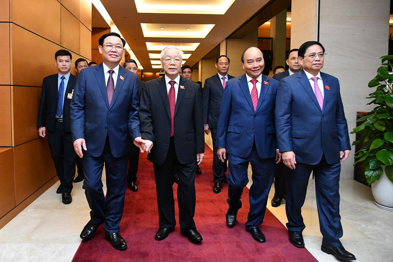 Tổng Bí thư Nguyễn Phú Trọng, Chủ tịch nước Nguyễn Xuân Phúc, Thủ tướng Phạm Minh Chính, Chủ tịch Quốc hội Vương Đình Huệ cùng các đồng chí lãnh đạo Quốc hội tới dự phiên khai mạc.