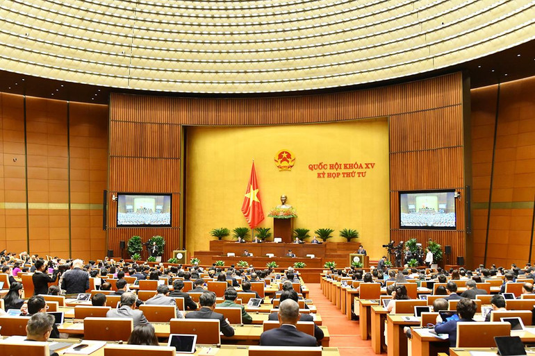 Trong 21 ngày làm việc (từ 20/10-15/11), Quốc hội sẽ xem xét, cho ý kiến và quyết định nhiều nội dung quan trọng về kinh tế-xã hội và ngân sách nhà nước; công tác lập pháp; hoạt động giám sát cũng như một số vấn đề khác về công tác nhân sự; tổng kết việc thực hiện Nghị quyết số 54/2017/QH14 về thí điểm cơ chế, chính sách đặc thù phát triển Thành phố Hồ Chí Minh và xem xét đề xuất của Chính phủ cho gia hạn hiệu lực Nghị quyết này;…