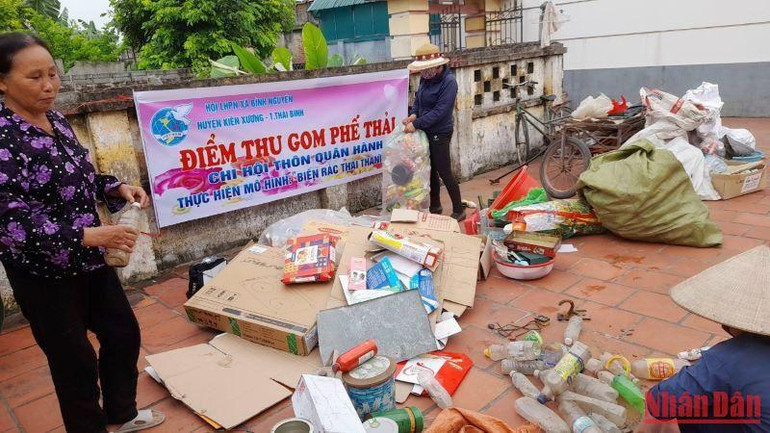 Mô hình “Biến rác thải thành tiền” do Hội Liên hiệp phụ nữ huyện Kiến Xương phát động nhằm gây quỹ, hỗ trợ trực tiếp những gia đình phụ nữ khó khăn.