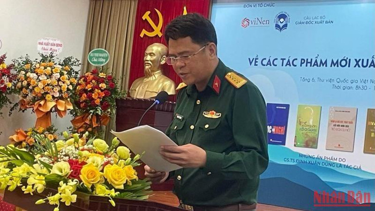 Đại tá Phạm Văn Trường, Quyền Giám đốc, Tổng biên tập Nhà xuất bản Quân đội nhân dân phát biểu.