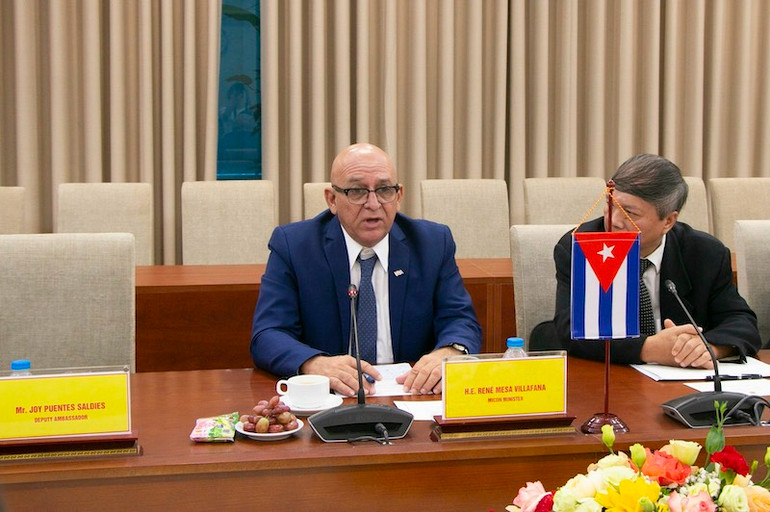 Bộ trưởng Xây dựng Cuba Rene Mesa Villafana phát biểu tại hội đàm.