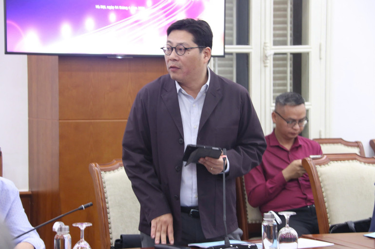 Phát biểu tại hội thảo, PGS.TS Phạm Xuân Thạch, Trưởng Khoa Văn học, Trường Đại học Khoa học xã hội và Nhân văn, Đại học Quốc gia Hà Nội, cho rằng dự thảo Nghị định vẫn còn nghiêng quá nhiều về vấn đề quản lý, vấn đề khuyến khích còn ít và chưa rõ.