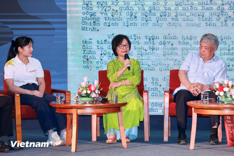 Trong những năm tháng chiến tranh gian khổ, với lòng yêu nước, tinh thần quả cảm và ý chí kiên trung, các nhà báo Thông tấn đã có mặt ở khắp các chiến trường, phản ánh sinh động cuộc chiến đấu anh dũng của quân và dân ta vì độc lập, tự do, thống nhất đất nước. (Ảnh: Hoài Nam/Vietnam+) Trong những năm tháng chiến tranh gian khổ, với lòng yêu nước, tinh thần quả cảm và ý chí kiên trung, các nhà báo Thông tấn đã có mặt ở khắp các chiến trường, phản ánh sinh động cuộc chiến đấu anh dũng của quân và dân ta vì độc lập, tự do, thống nhất đất nước. (Ảnh: Hoài Nam/Vietnam+)