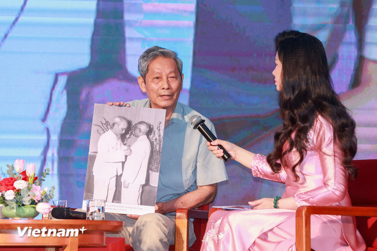 Đó là những khoảnh khắc lịch sử hay sự phản ánh chân thực nơi giới tuyến lửa khốc liệt của hai miền. (Ảnh: Hoài Nam/Vietnam+) Đó là những khoảnh khắc lịch sử hay sự phản ánh chân thực nơi giới tuyến lửa khốc liệt của hai miền. (Ảnh: Hoài Nam/Vietnam+)