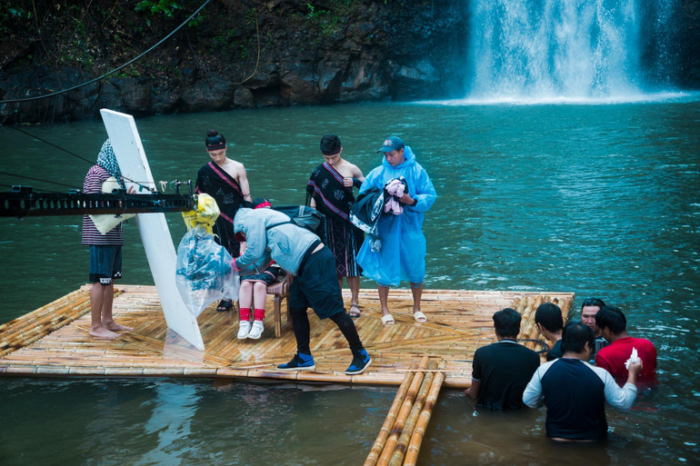 Điều kiện thời tiết không ủng hộ là một trở ngại đối với ê-kíp. (Ảnh: ViewFinderMedia)