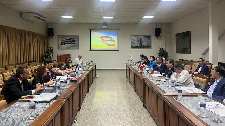 Các đại biểu tham dự cuộc họp lần thứ hai Nhóm công tác đầu tư chung nhằm giải quyết các khó khăn cho các dự án của các doanh nghiệp Việt Nam đầu tư tại Cuba.