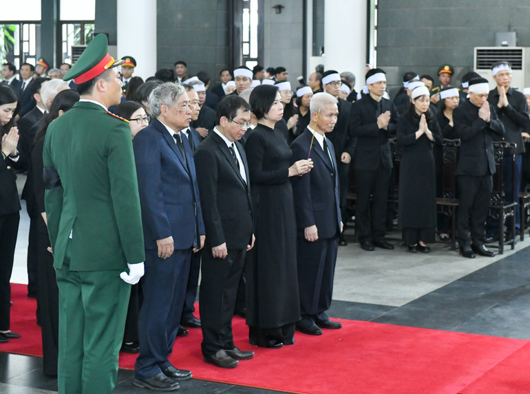 Đoàn Thông tấn xã Việt Nam viếng Tổng Bí thư Nguyễn Phú Trọng.