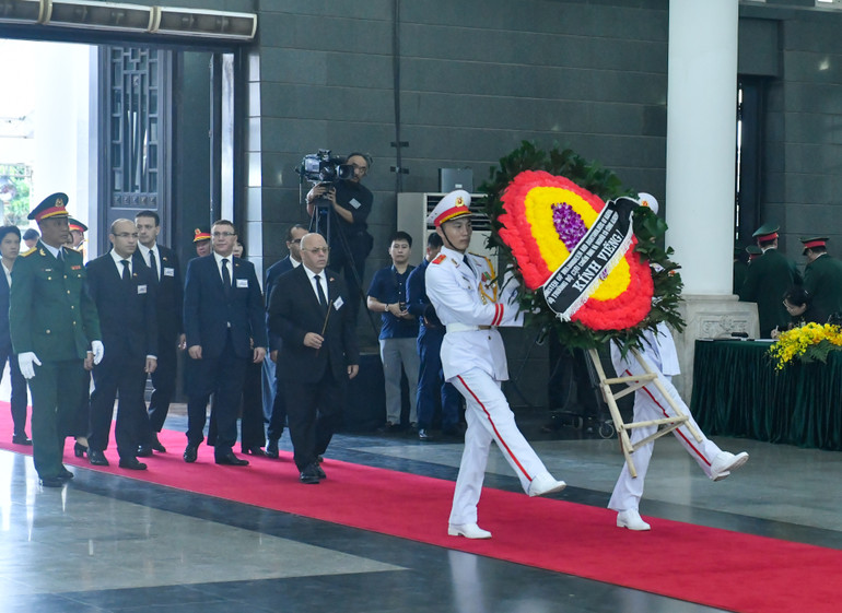 Đoàn Algeria viếng Tổng Bí thư Nguyễn Phú Trọng.