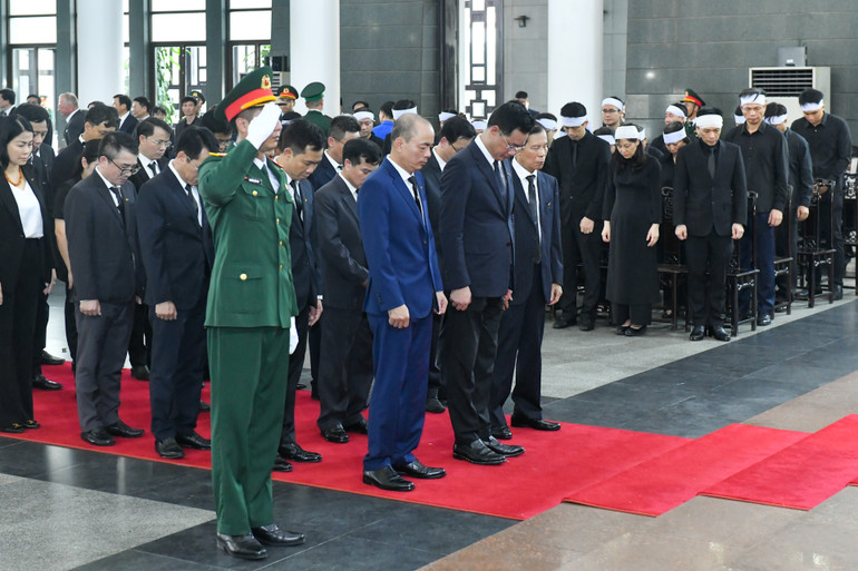 Đoàn Đài Truyền hình Việt Nam viếng Tổng Bí thư Nguyễn Phú Trọng.