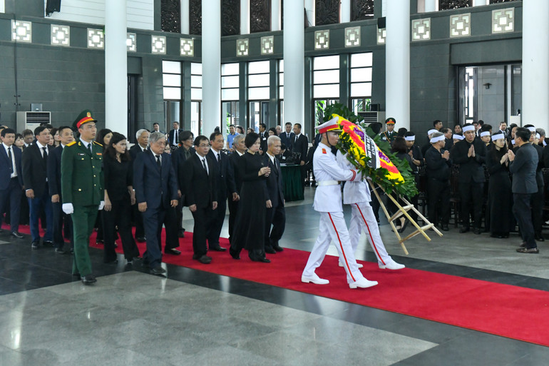 Đoàn Thông tấn xã Việt Nam viếng Tổng Bí thư Nguyễn Phú Trọng.