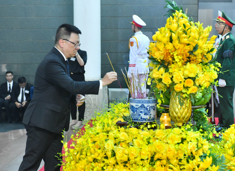 Đoàn Hội Nhà báo Việt Nam do đồng chí Lê Quốc Minh, Ủy viên Trung ương Đảng, Tổng Biên tập Báo Nhân Dân, Phó Trưởng Ban Tuyên giáo Trung ương, Chủ tịch Hội Nhà báo Việt Nam làm Trưởng đoàn viếng Tổng Bí thư Nguyễn Phú Trọng.