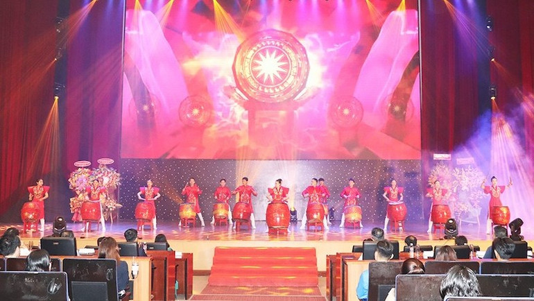 Một tiết mục biểu diễn tại lễ khai giảng.