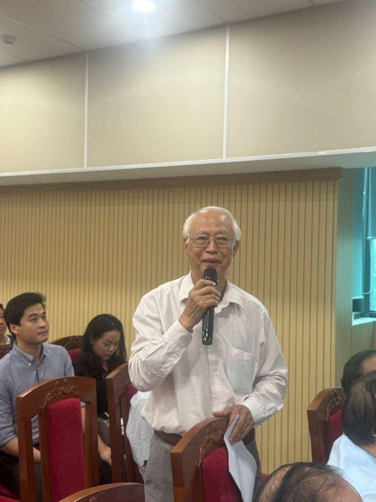 Tiến sĩ Phạm Văn Tân, nguyên Phó Chủ tịch Liên hiệp các Hội Khoa học và kỹ thuật Việt Nam phát biểu ý kiến tại hội thảo.