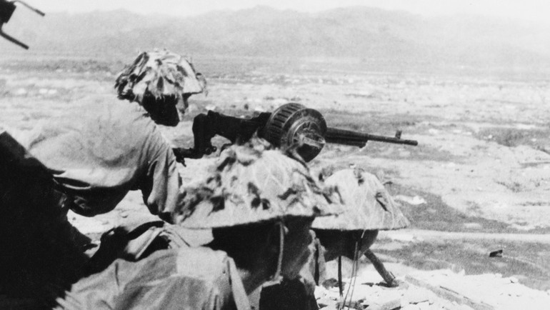 Để khoét sâu thêm khó khăn của địch, kịp thời bồi dưỡng lực lượng ta, Bộ Chỉ huy chiến dịch Điện Biên Phủ chủ trương cho các đơn vị làm gì? ảnh 1