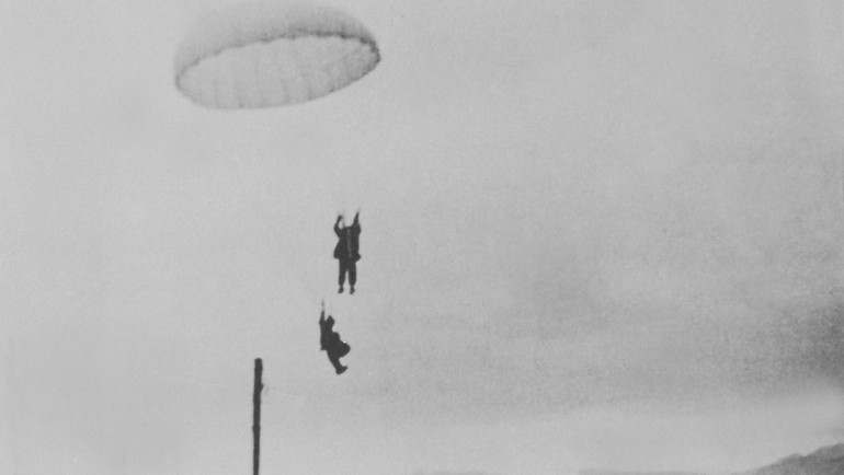 Ngày 30/3/1954, khi ta nổ súng tiêu diệt Đồi E, cũng là lúc thực dân Pháp làm gì ở đó? ảnh 1 Ngày 30/3/1954, khi ta nổ súng tiêu diệt Đồi E, cũng là lúc thực dân Pháp làm gì ở đó?