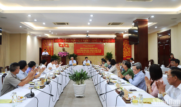 Đoàn công tác của Tòa án nhân dân tối cao làm việc với Ban Thường vụ Tỉnh ủy Bình Phước.