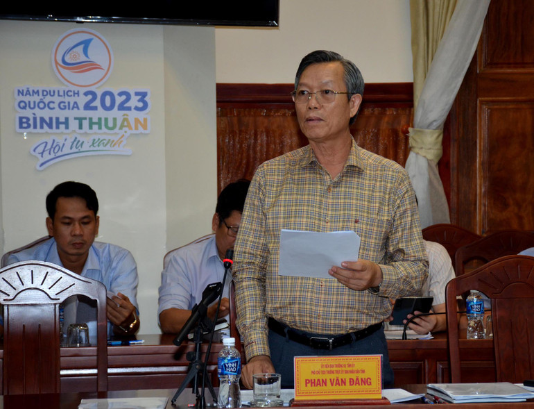 Phó Chủ tịch Ủy ban nhân dân tỉnh Bình Thuận Phan Văn Đăng phát biểu tại buổi làm việc. Phó Chủ tịch Ủy ban nhân dân tỉnh Bình Thuận Phan Văn Đăng phát biểu tại buổi làm việc.