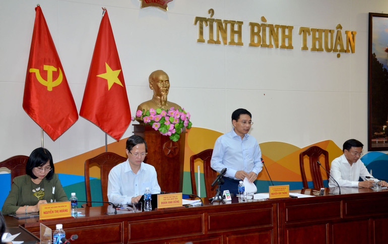 Bộ trưởng Giao thông vận tải Nguyễn Văn Thắng phát biểu tại buổi làm việc. Bộ trưởng Giao thông vận tải Nguyễn Văn Thắng phát biểu tại buổi làm việc.