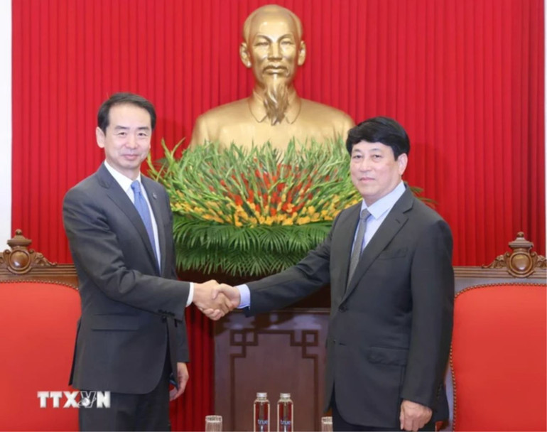 Thường trực Ban Bí thư Lương Cường tiếp Đại sứ Trung Quốc tại Việt Nam Hà Vĩ. (Ảnh: Phương Hoa/TTXVN)