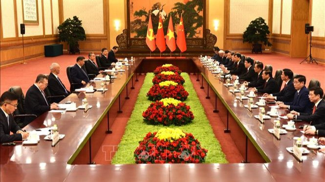 Chiều 11/10, Đồng chí Lương Cường cùng Đoàn công tác Đảng Cộng sản Việt Nam hội kiến Tổng Bí thư Đảng Cộng sản Trung Quốc Tập Cận Bình cùng các lãnh đạo cấp cao Đảng Cộng sản Trung Quốc. (Ảnh: TTXVN)