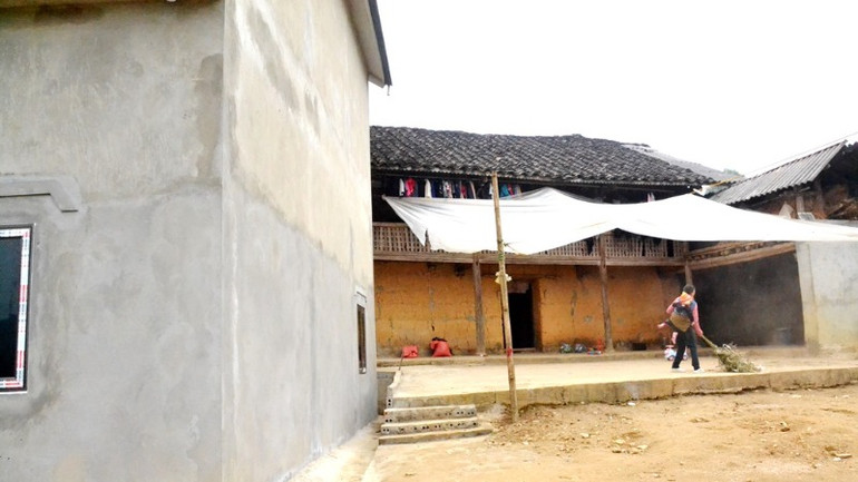 Nhà đất cũ nát của ông Lừu Sín Mìn, 57 tuổi, dân tộc Thu Lao, ở Đội 2, xã Nàn Sán, huyện Si Ma Cai (Lào Cai).