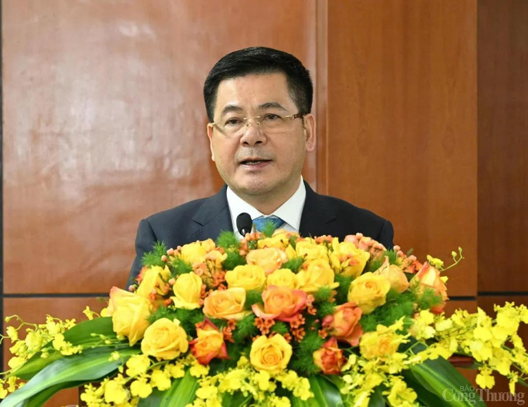 Bộ trưởng Nguyễn Hồng Diên dự, phát biểu chỉ đạo tại chương trình.