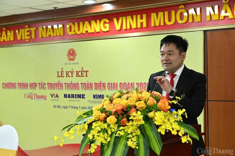 Tổng Biên tập Báo Công Thương Nguyễn Văn Minh phát biểu tại hội nghị.