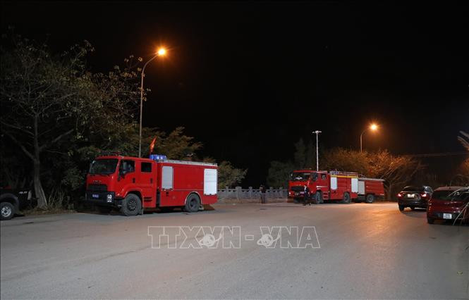 Phòng Cảnh sát Phòng cháy chữa cháy và cứu nạn cứu hộ, Công an tỉnh Ninh Bình huy động nhiều xe bơm đến chữa cháy.