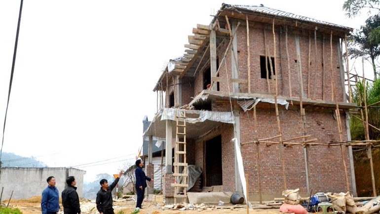 Nhà mới xây thay thế nhà tạm bợ, cũ nát của anh Ly Văn Tải, dân tộc Thu Lao, ở Đội 2, xã Nàn Sán, huyện Si Ma Cai (Lào Cai).