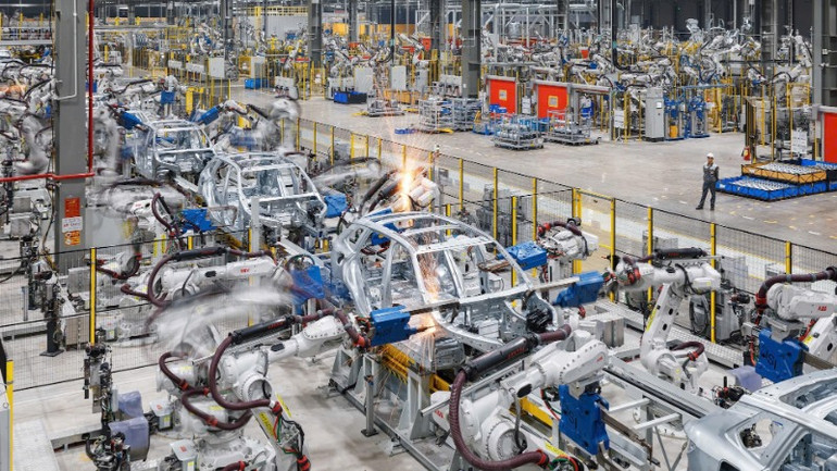 Dây chuyền sản xuất tự động hóa cao của VinFast.