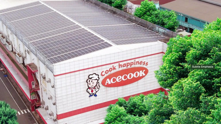 Hệ thống pin năng lượng mặt trời lắp đặt trên nóc nhà máy tại TP. Hồ Chí Minh.