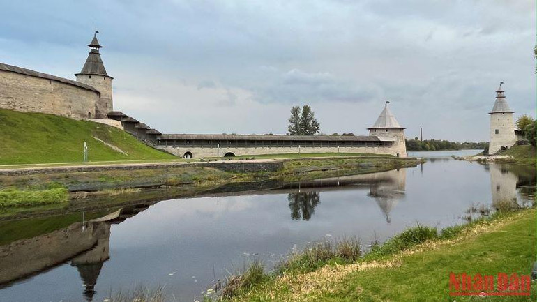 Vẻ đẹp trầm mặc nơi các tháp canh trong quần thể Krom ở Pskov.