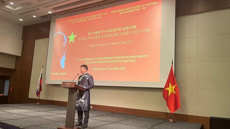 Tổng lãnh sự Nguyễn Đăng Hiền phát biểu ý kiến.