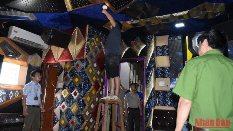 Thử hệ thống báo động cháy nổ tại karaoke Phương Trí.