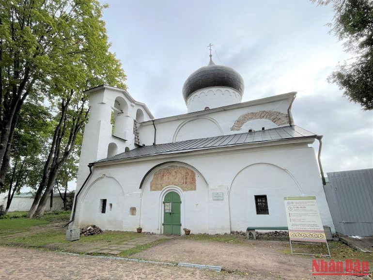Một công trình trong quần thể Tu viện Mirozh, được UNESCO công nhận là Di sản thế giới năm 2019.