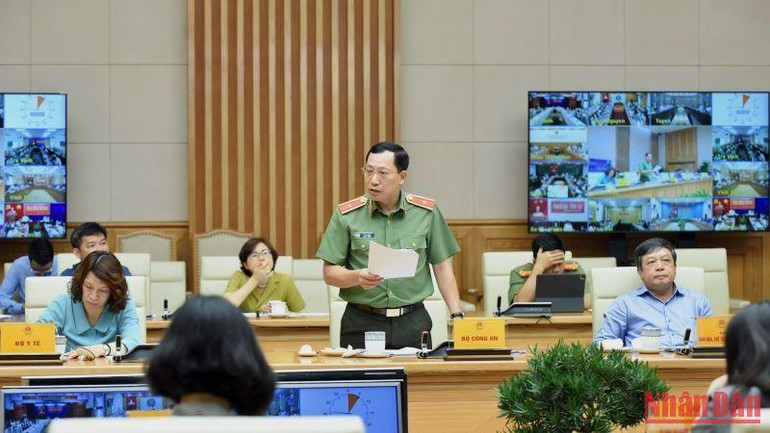 Thứ trưởng Công an Lê Văn Tuyến phát biểu.