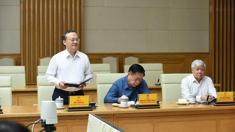 Tổng Giám đốc Đài Tiếng nói Việt Nam Đỗ Tiến Sỹ đại diện cho các cơ quan báo chí phát biểu.